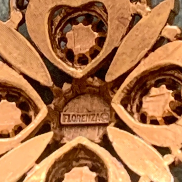 Florenza Vintage Estate Gray & Black Stone Gold Tone Ornate Designer Necklace - Picture 6 of 9